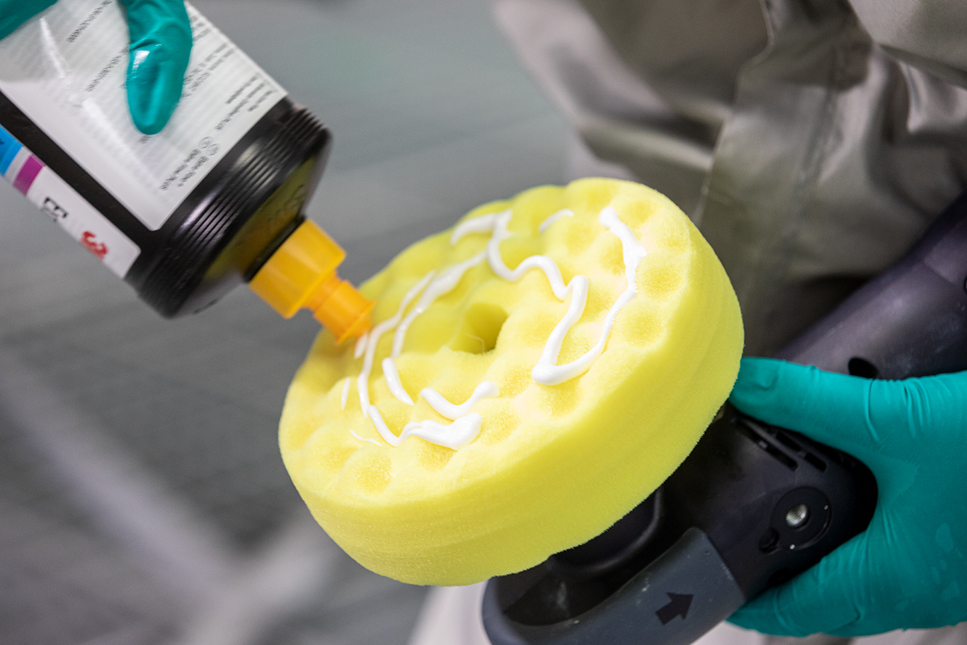 3M™ | Perfect-It™ | Polierschaumpad fein | Quick Connect System | Gelb | Waffelförmig | 150 mm | 50879 | 7100094457