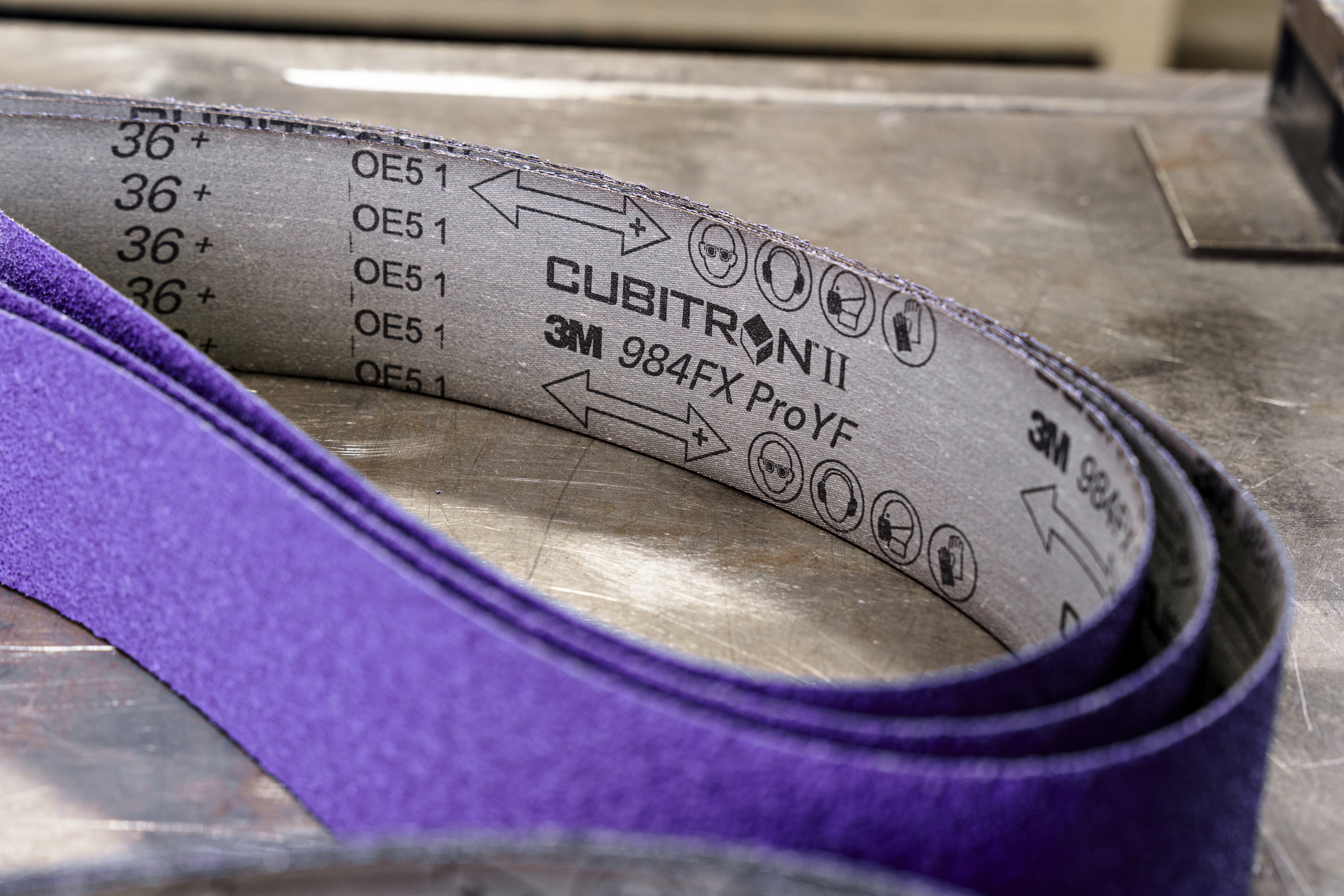 3M-Cubitron-II-Cloth-Belt-984FX-Pro-Application-Image-1